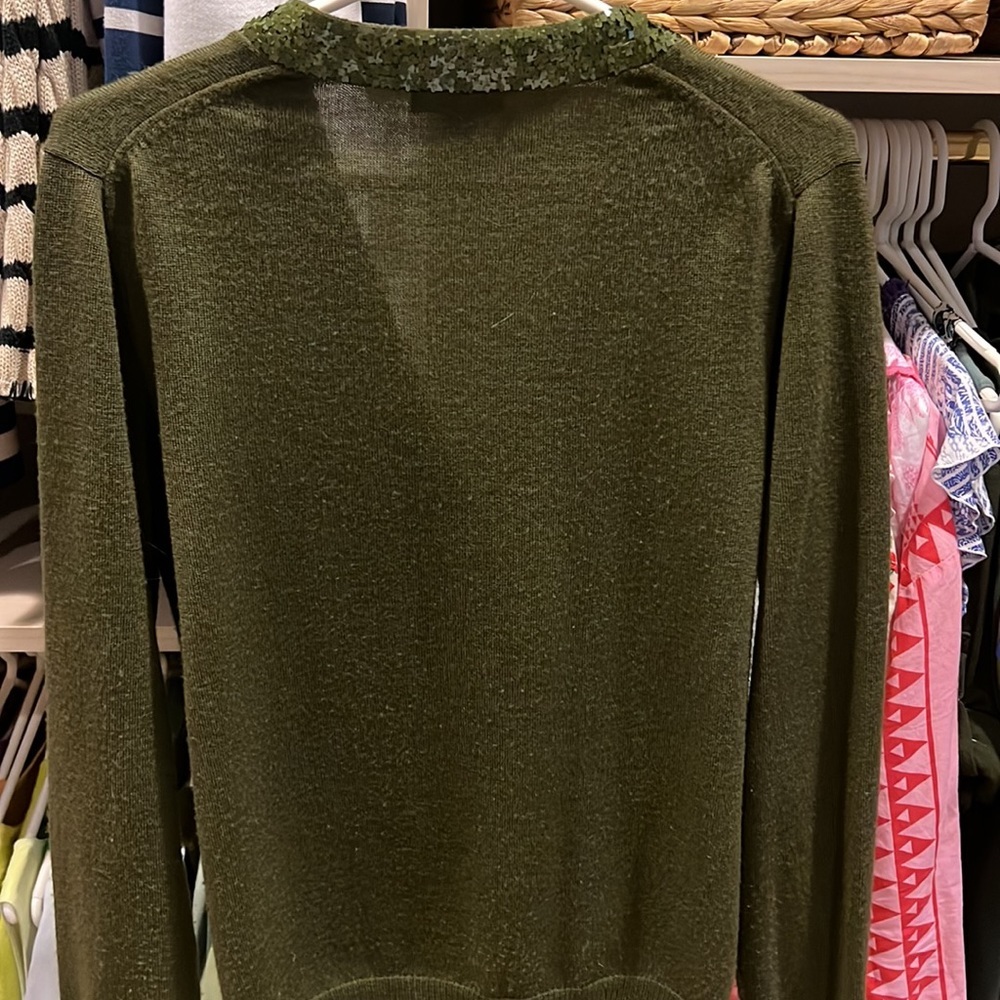 🪲 RARE J Crew Harlow shamrock sequin trim moss green cardigan M merino wool  ☘️ - Picture 8 of 9